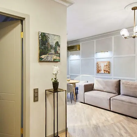 So Retreat To A Quiet Leafy Street Near The Buzz Of Downtown Apartament *