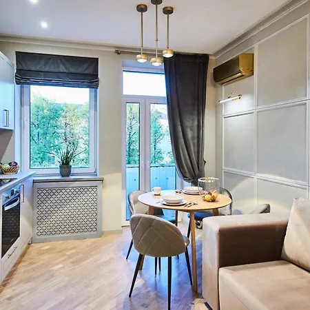 Apartament So Retreat To A Quiet Leafy Street Near The Buzz Of Downtown