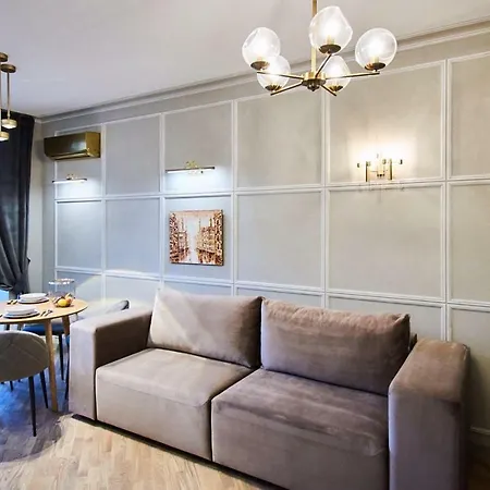 So Retreat To A Quiet Leafy Street Near The Buzz Of Downtown *