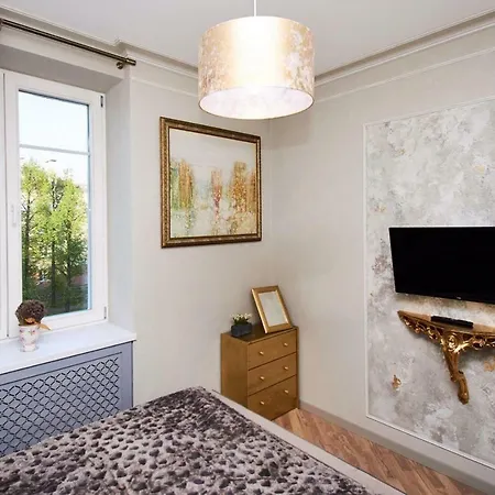 So Retreat To A Quiet Leafy Street Near The Buzz Of Downtown *