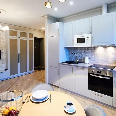 Apartament So Retreat To A Quiet Leafy Street Near The Buzz Of Downtown Mińsk