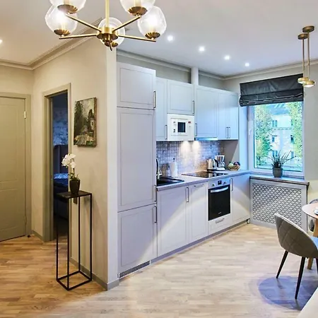 So Retreat To A Quiet Leafy Street Near The Buzz Of Downtown Apartament