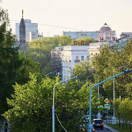 Apartament So Retreat To A Quiet Leafy Street Near The Buzz Of Downtown