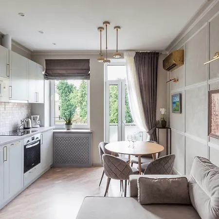 So Retreat To A Quiet Leafy Street Near The Buzz Of Downtown